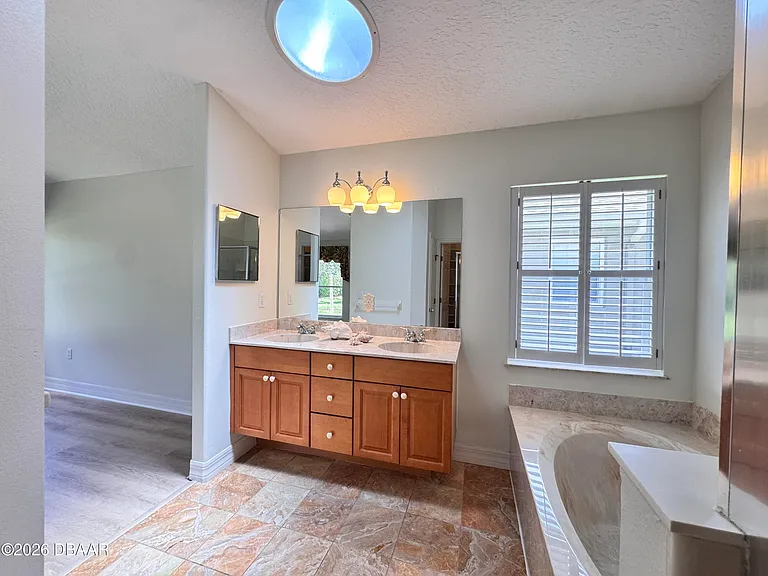 1315 Coconut Palm Cir — Photo 16