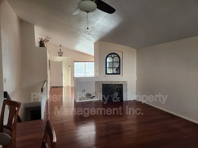 370 Harvest Point Dr — Photo 3