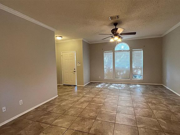 3rd image of 3944 Parkhaven Dr