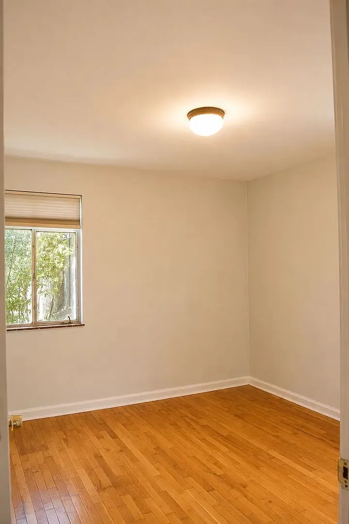 Cozy 1-Bedroom Near DU with Private Yard & Parking — Photo 4