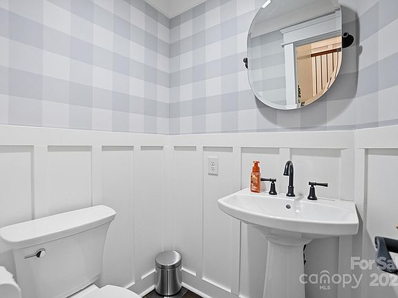 5th image of 1380 Carmen Ln
