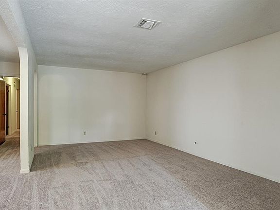 4th image of 604 Sorrento Dr