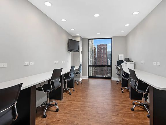 2nd image of 1119 N La Salle Dr #6C