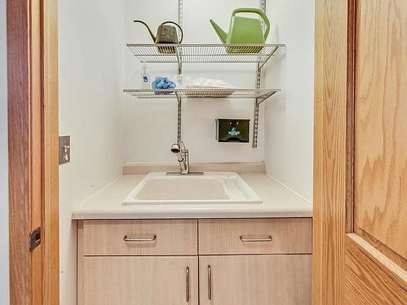 5th image of 100 S Elmwood Ave APT 1