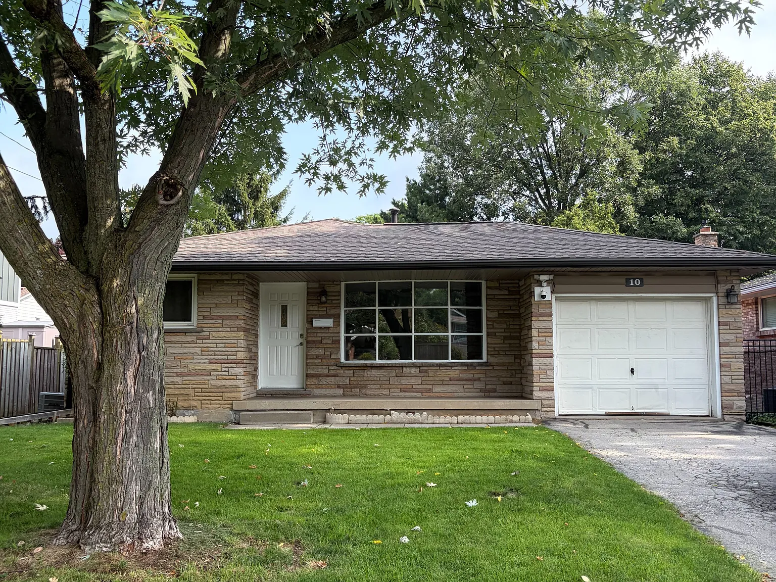 6 bed, $3,100 — Photo 1