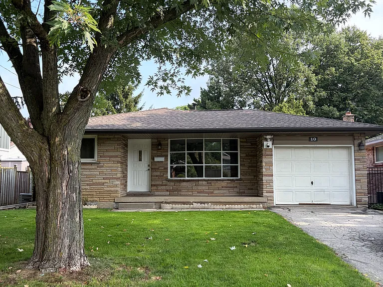 10 Miami Dr — Photo 1