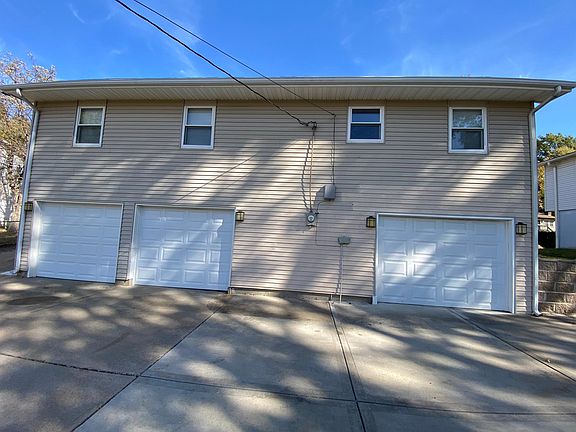 3rd image of 506 NE Castle Dr