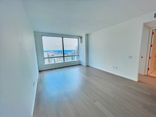 3rd image of 1 City Poin APT 34J