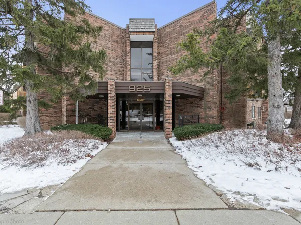 925 Spring Hill Dr APT 101, Northbrook, IL 60062