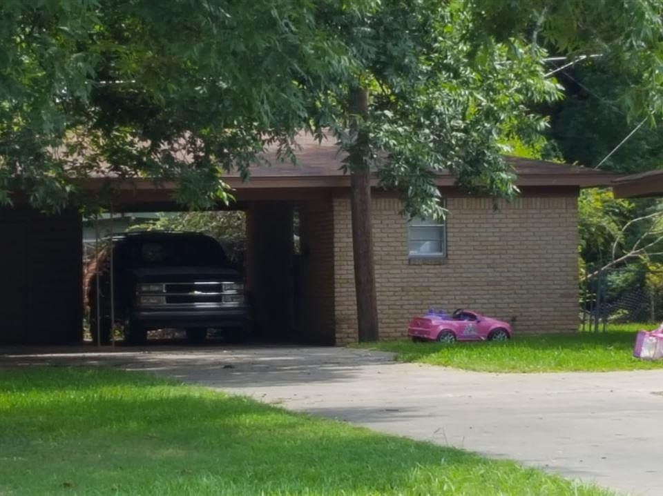 2nd image of 3405 Lilac St