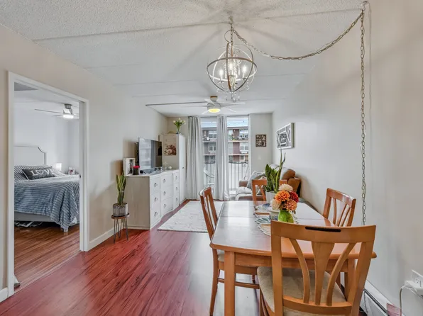 9977 Shore Road image 9 of 27