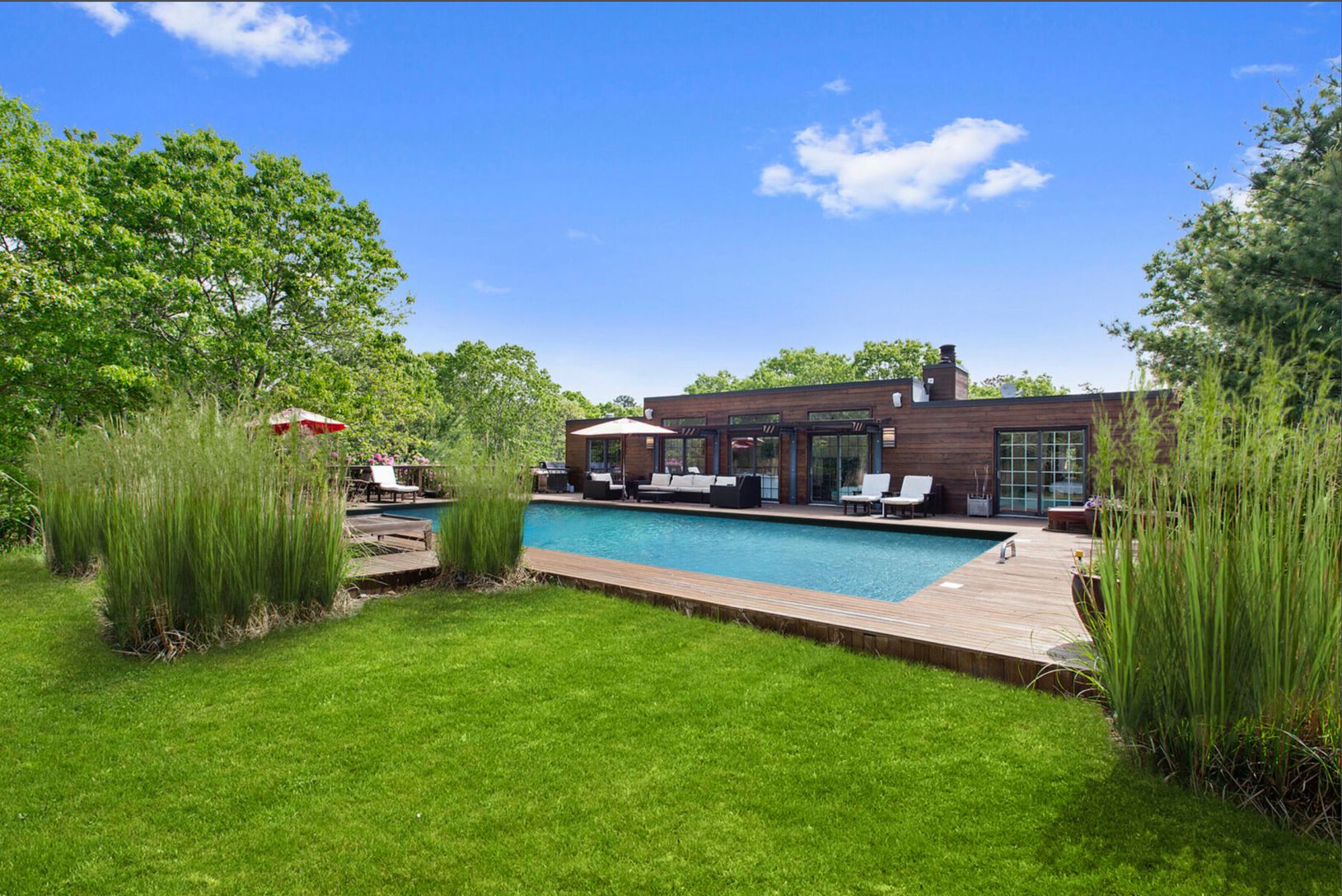 8 Liano Dr, Wainscott, NY 11975 Out East