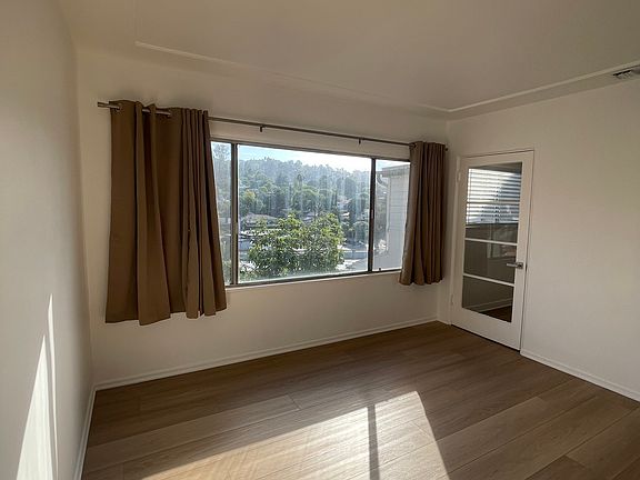 4th image of 3043 Hollycrest Dr #3043
