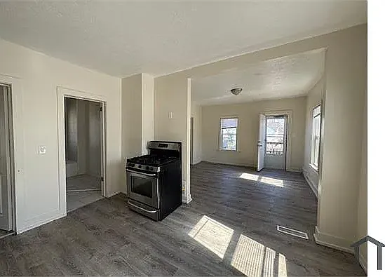 2 bed, 900 sqft, $1,000 — Photo 4