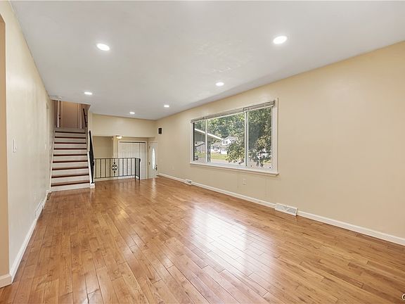 5th image of 204 Donlin Dr