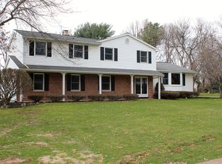 4 Woodhaven Dr, Rochester, NY 14625