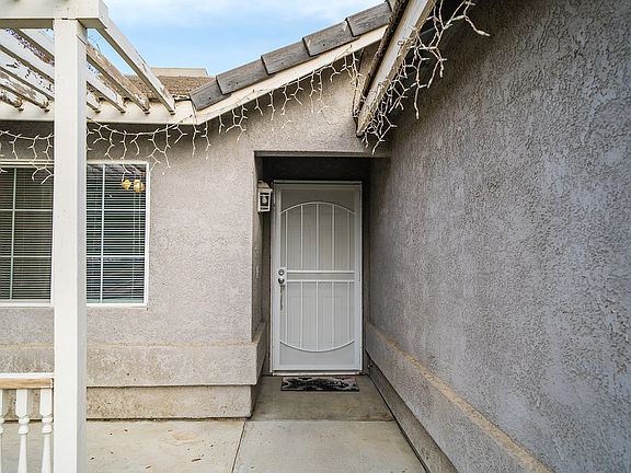 4th image of 1258 W Yosemite Dr