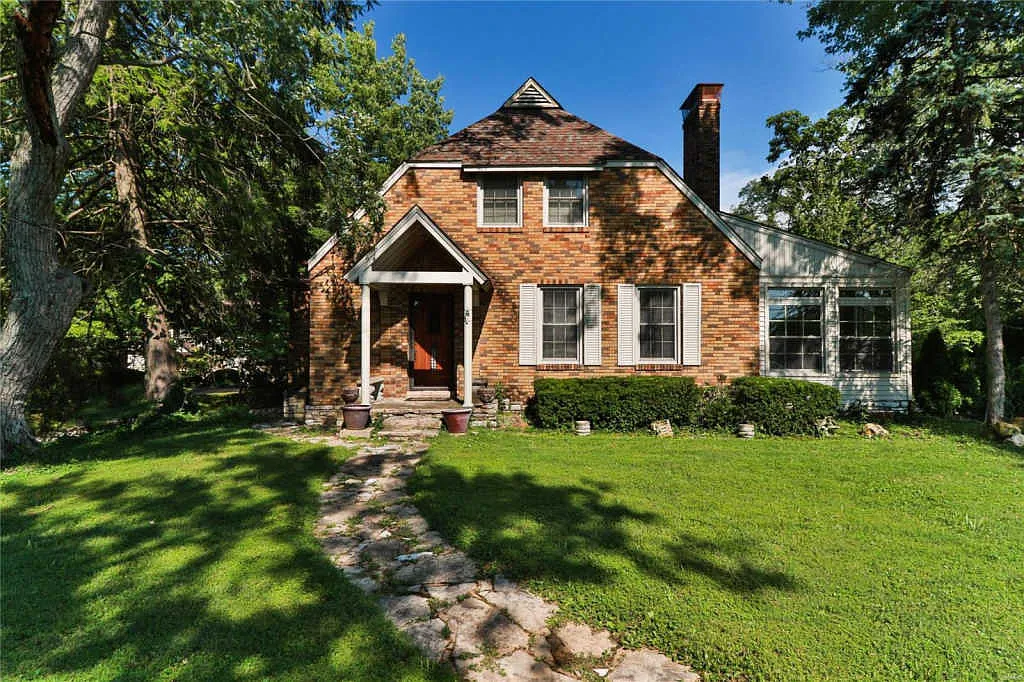 1104 Forest Ave photo 1