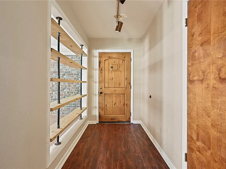 2505 Rustling Oaks Dr — Photo 2