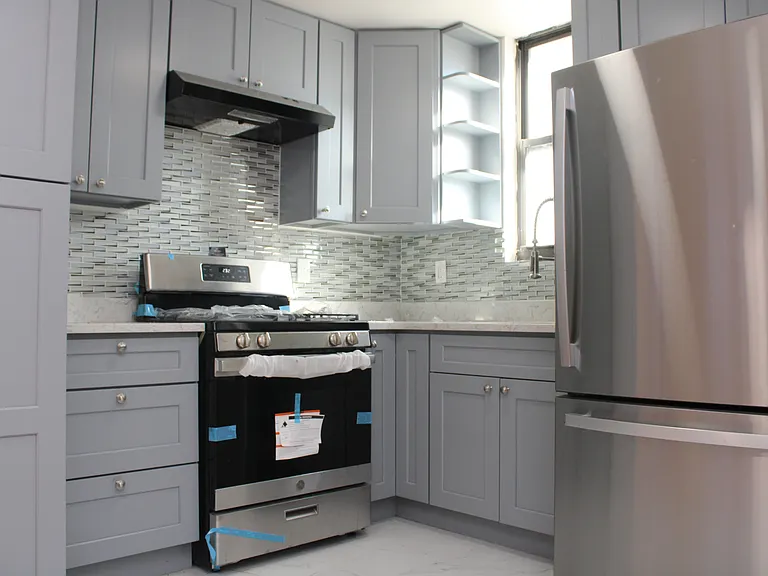 1194 Dumont Ave — Photo 3