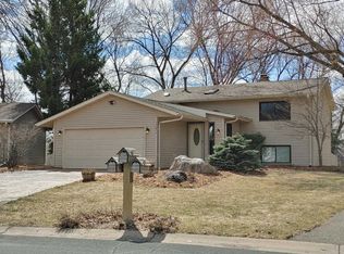 15071 Summerhill Dr, Eden Prairie, MN 55346