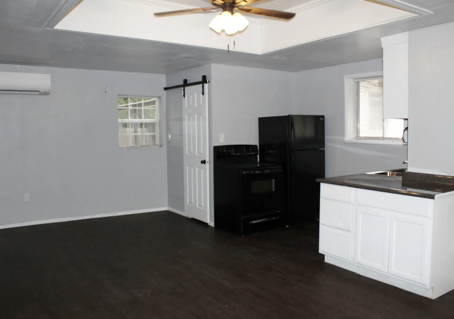 Studio Garage Apartment, All Bills Paid — Photo 3