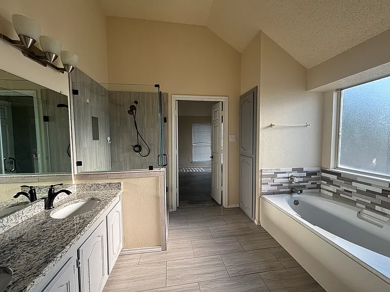18516 Timber Oaks Dr — Photo 5