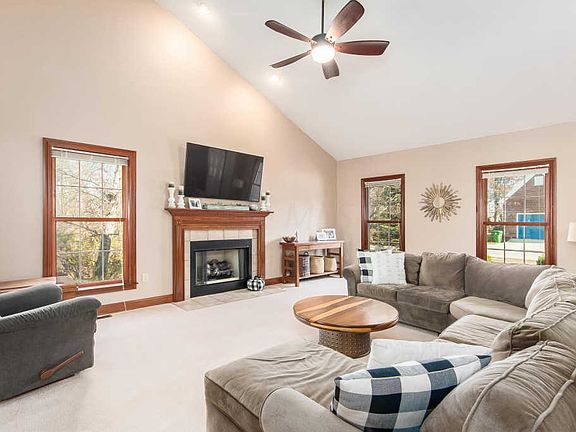 5th image of 261 Shepherd Ln