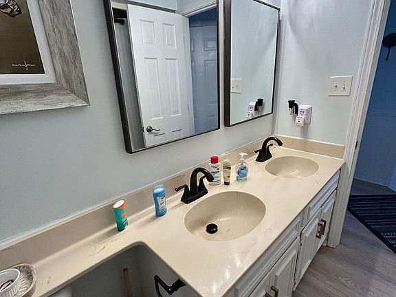 4th image of 625 N Waccamaw Dr #102
