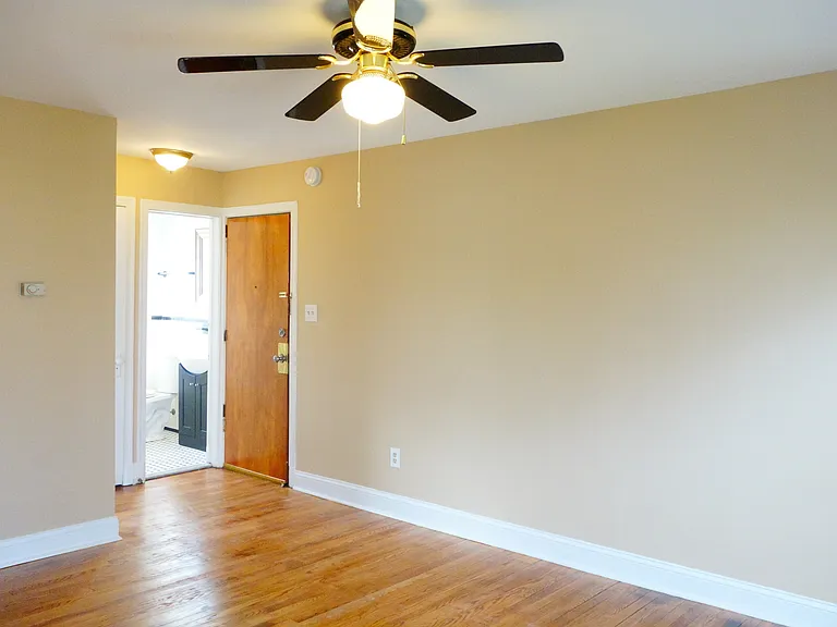 8400 Greenwood Ave — Photo 44