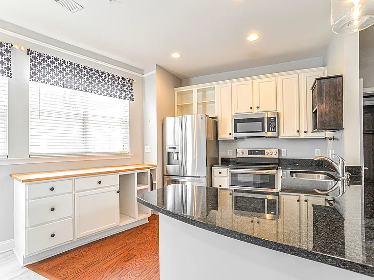 536 Oakland Ave — Photo 5