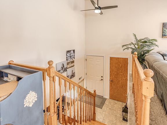 5th image of 1072 Westwood St
