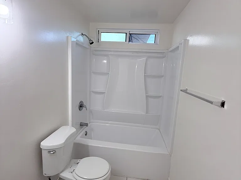 2562 Santa Fe Ave — Photo 4