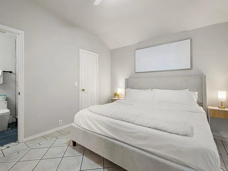 2109 Kimra Ln — Photo 11