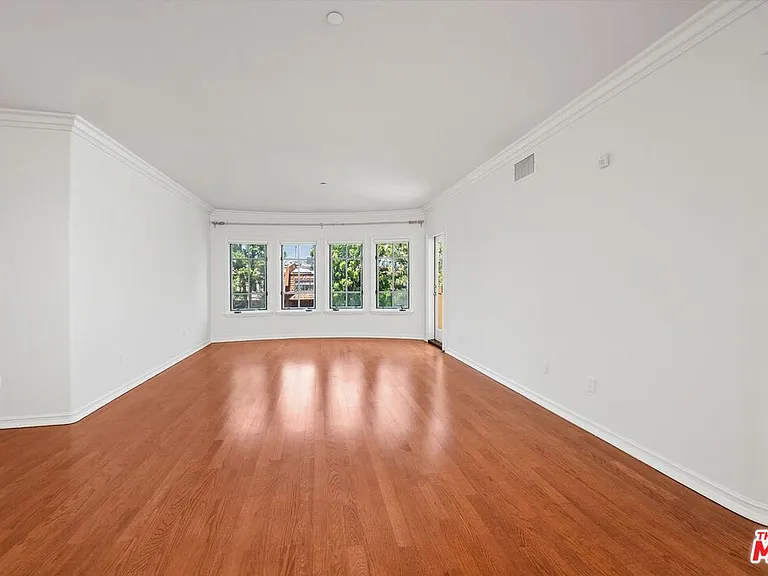 1000 Granville Ave #404 — Photo 24