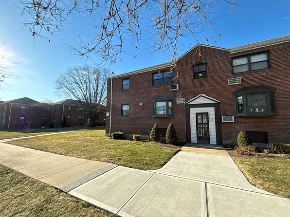 90-33 Shore Parkway #2R, Howard Beach, NY 11414