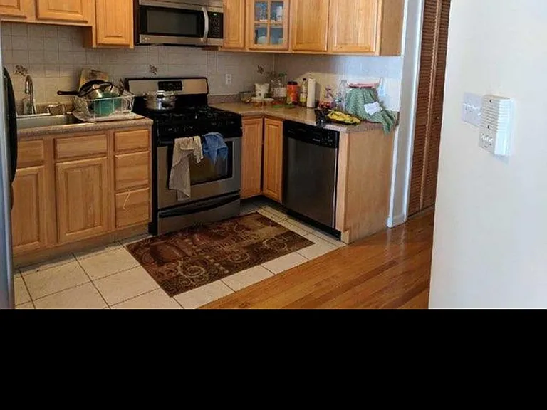41 Logan Ave — Photo 6