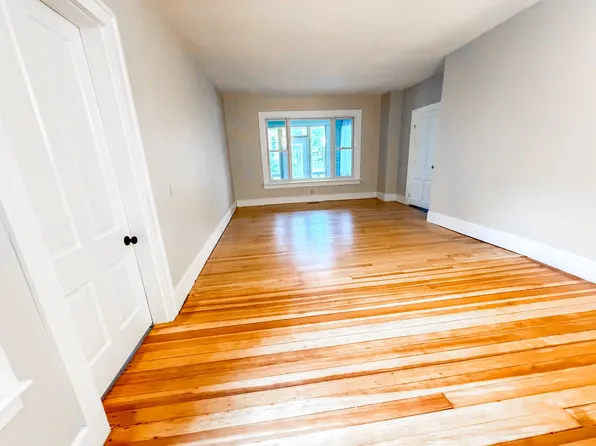 Spacious 4 Bedroom Apartment in La Crosse with Central Air & In-Unit Laundry, 403 West Ave S, La Crosse, WI 54601