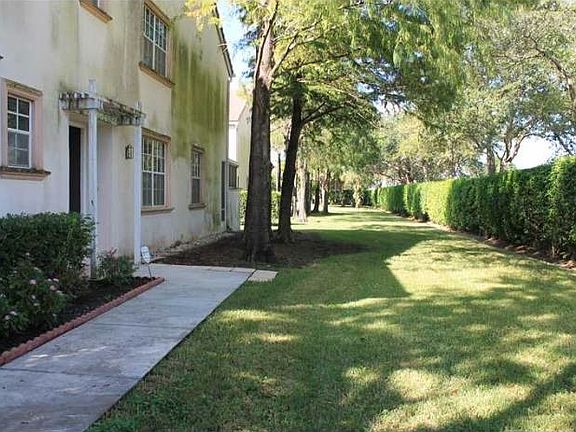 4th image of 9812 Royal Palm Blvd