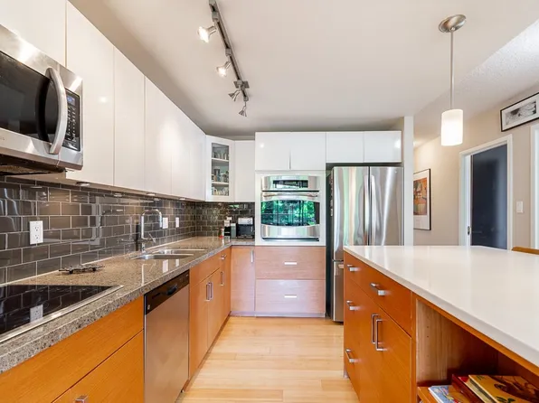 1450 Pennyfarthing Dr #301, Vancouver, BC V6J 4X8
