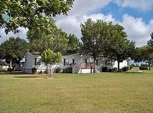 4929 Green Hill Dr, Hearne, TX 77808