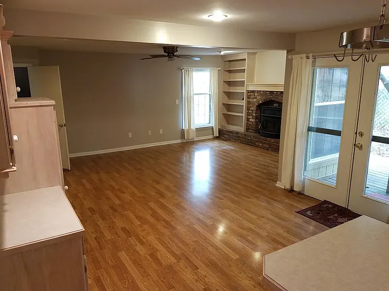 4940 Flint St — Photo 5