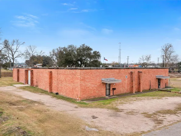 200 Bowling Alley Ln, Alvin, TX 77511