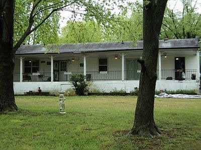 4th image of 1906 Dahlia Cir