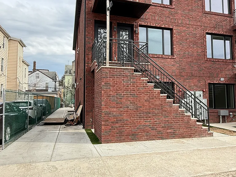 181 Bay 25th St #2 — Photo 12