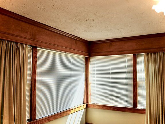 5th image of 410 E 21st St