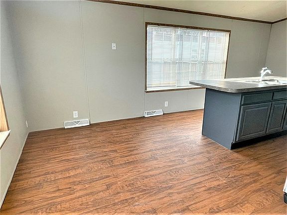 5th image of 208 Zurich Dr