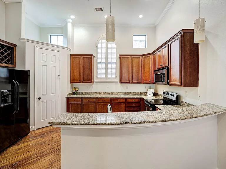 2346 Camden Dr #C — Photo 6