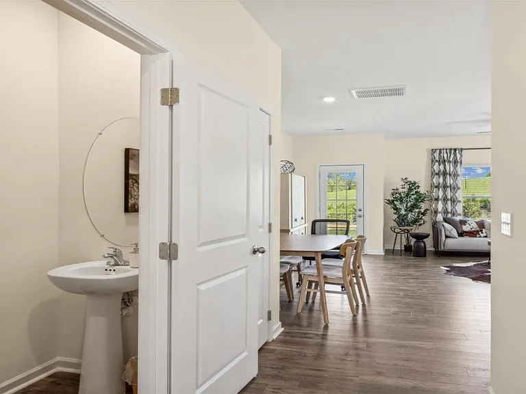 302 Wall St — Photo 13
