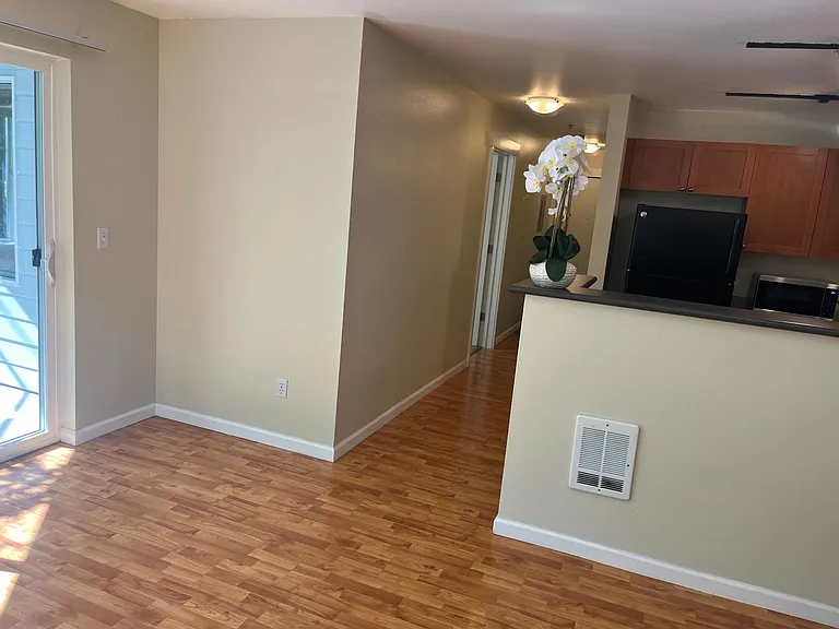 500 Elliott Ave W #208 — Photo 7